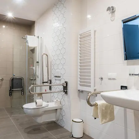 Nad Czernica 호텔 3*